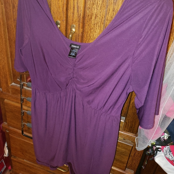 Torrid Sexy  purple Top size 1 but fits a size 2 - Picture 3 of 3